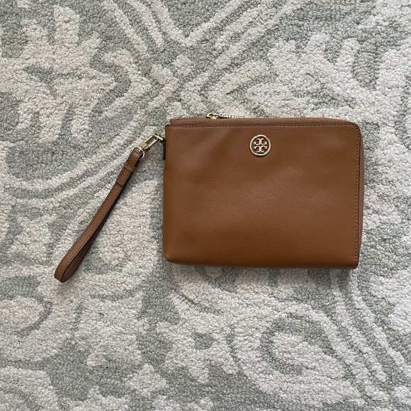 Tory Burch Handbags - Tory Burch Robinson Zip Wristlet